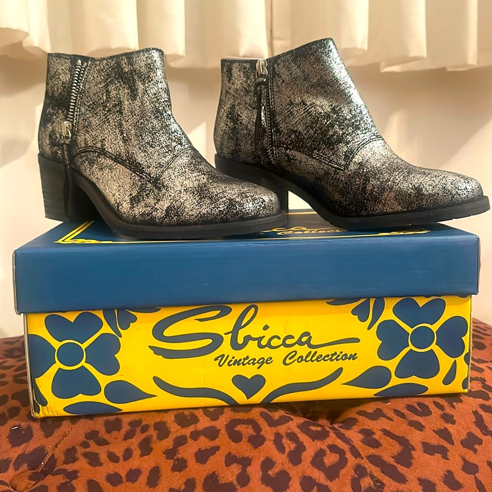 ★★ NIB SBICCA LESELL ANKLE BOOTS ★★